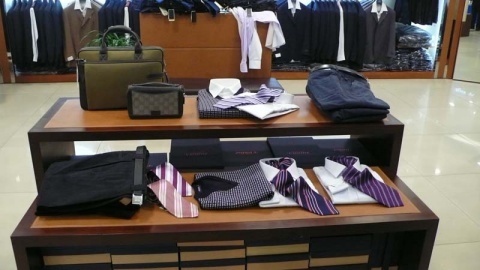 揭秘服裝流水臺(tái) 零售空間的視覺(jué)心臟與銷(xiāo)售引擎